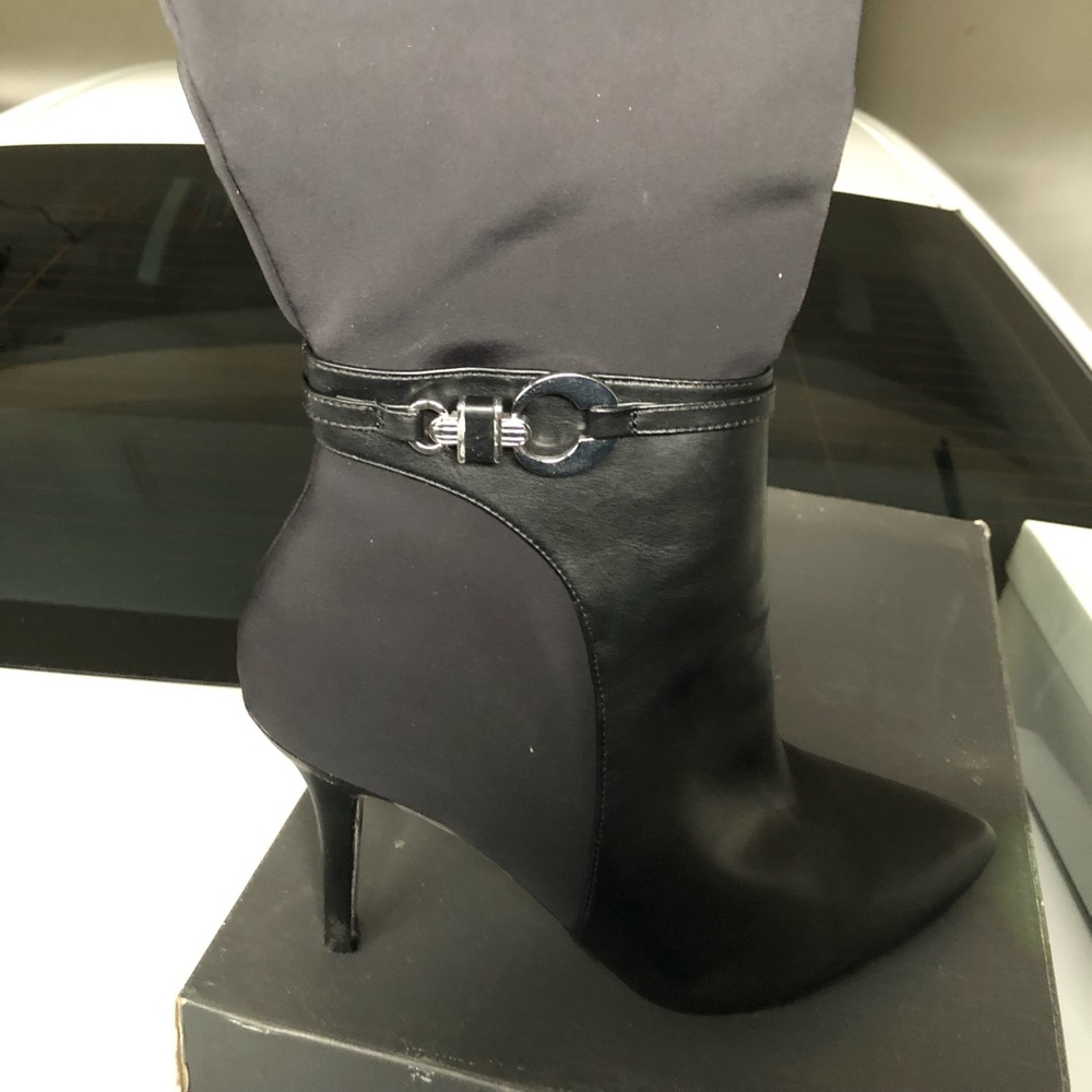 Black knee boots